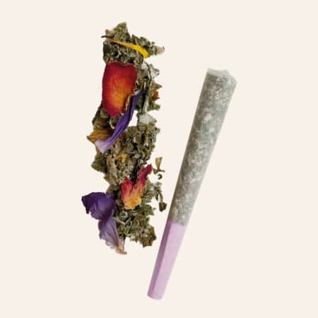 Pré-roll de fleurs : chanvre, feuille de framboisier, rose, lavande, lotus bleu